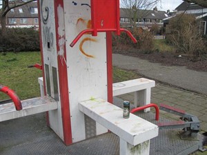 3557